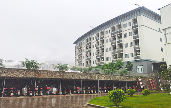 {振揚實業是拖鞋廠家、拖鞋加工廠、拖鞋代工廠、高端拖鞋定制、人字拖加工廠、定制拖鞋工廠、品牌拖鞋代工廠、涼鞋代工廠、沙灘拖鞋廠家、涼鞋廠家，自1980年以來，專注研制及生產拖鞋。}