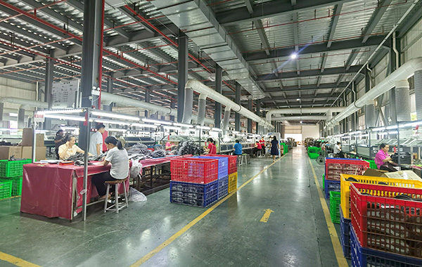 {振揚實業是拖鞋廠家、拖鞋加工廠、拖鞋代工廠、高端拖鞋定制、人字拖加工廠、定制拖鞋工廠、品牌拖鞋代工廠、涼鞋代工廠、沙灘拖鞋廠家、涼鞋廠家，自1980年以來，專注研制及生產拖鞋。}