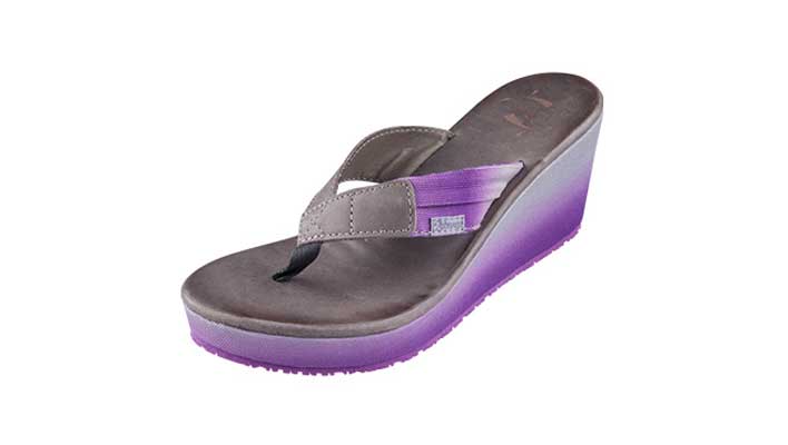 {振揚實業是拖鞋廠家、拖鞋加工廠、拖鞋代工廠、高端拖鞋定制、人字拖加工廠、定制拖鞋工廠、品牌拖鞋代工廠、涼鞋代工廠、沙灘拖鞋廠家、涼鞋廠家，不同風格的多款式組合，滿足各類時尚消費者不同生活閱歷和價值取向的裝扮需求。}